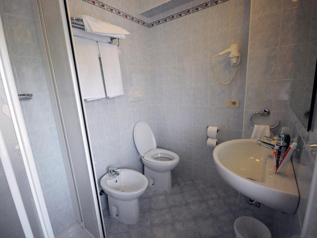 Hotel Marina Bardolino Habitación foto